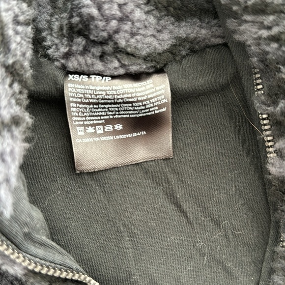 Lululemon jacket xs - Picture 4 of 4